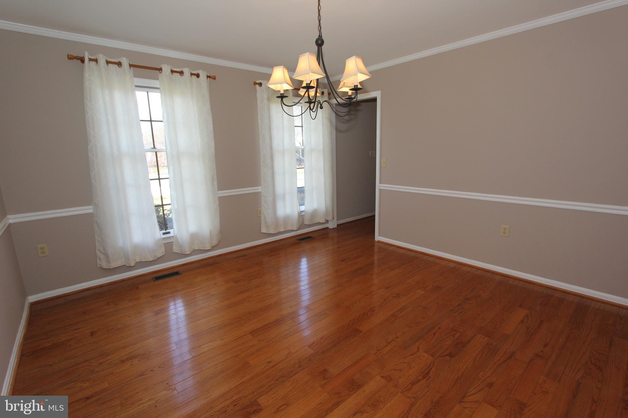 8100 Laurel Ridge Road Frederick, MD 21702 - Photo 17 of 53 Gleaming hardwood floors and upgraded lighting
