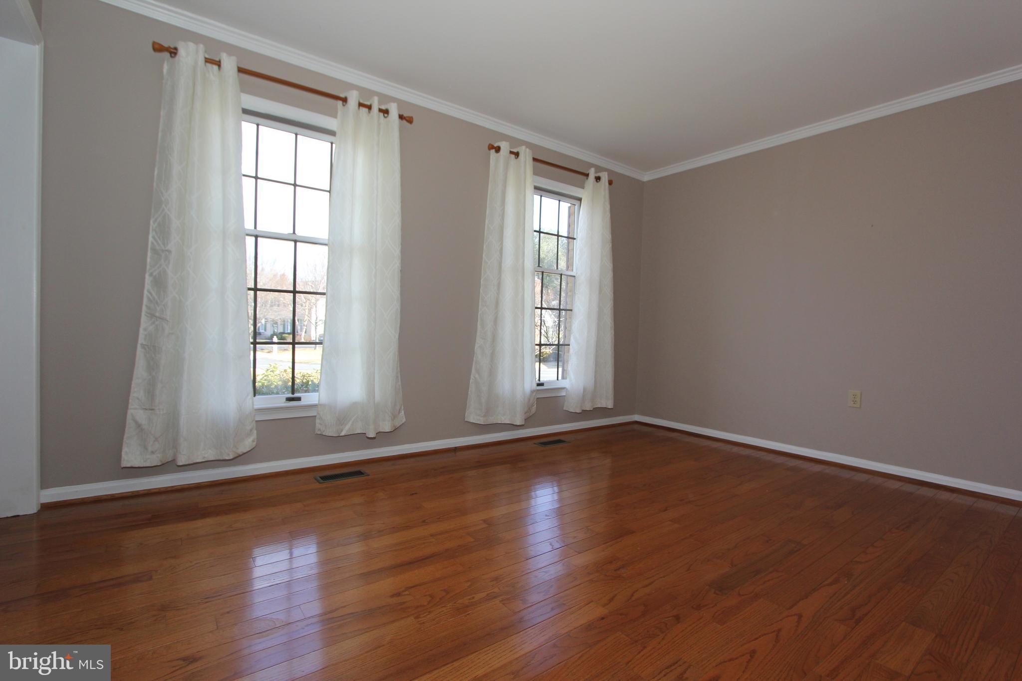 8100 Laurel Ridge Road Frederick, MD 21702 - Photo 19 of 53 Living room, view 2