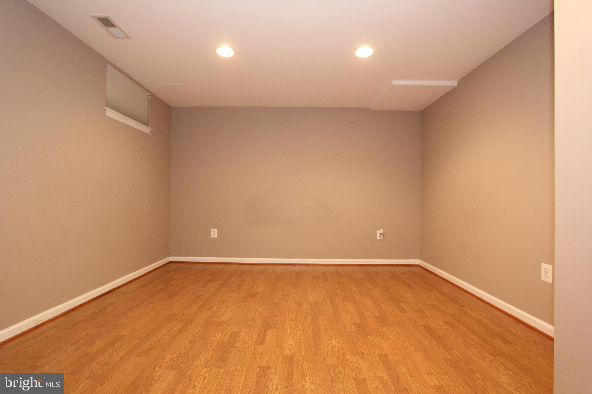 8100 Laurel Ridge Road Frederick, MD 21702 - Photo 36 of 53 Lower level office/den, view 2
