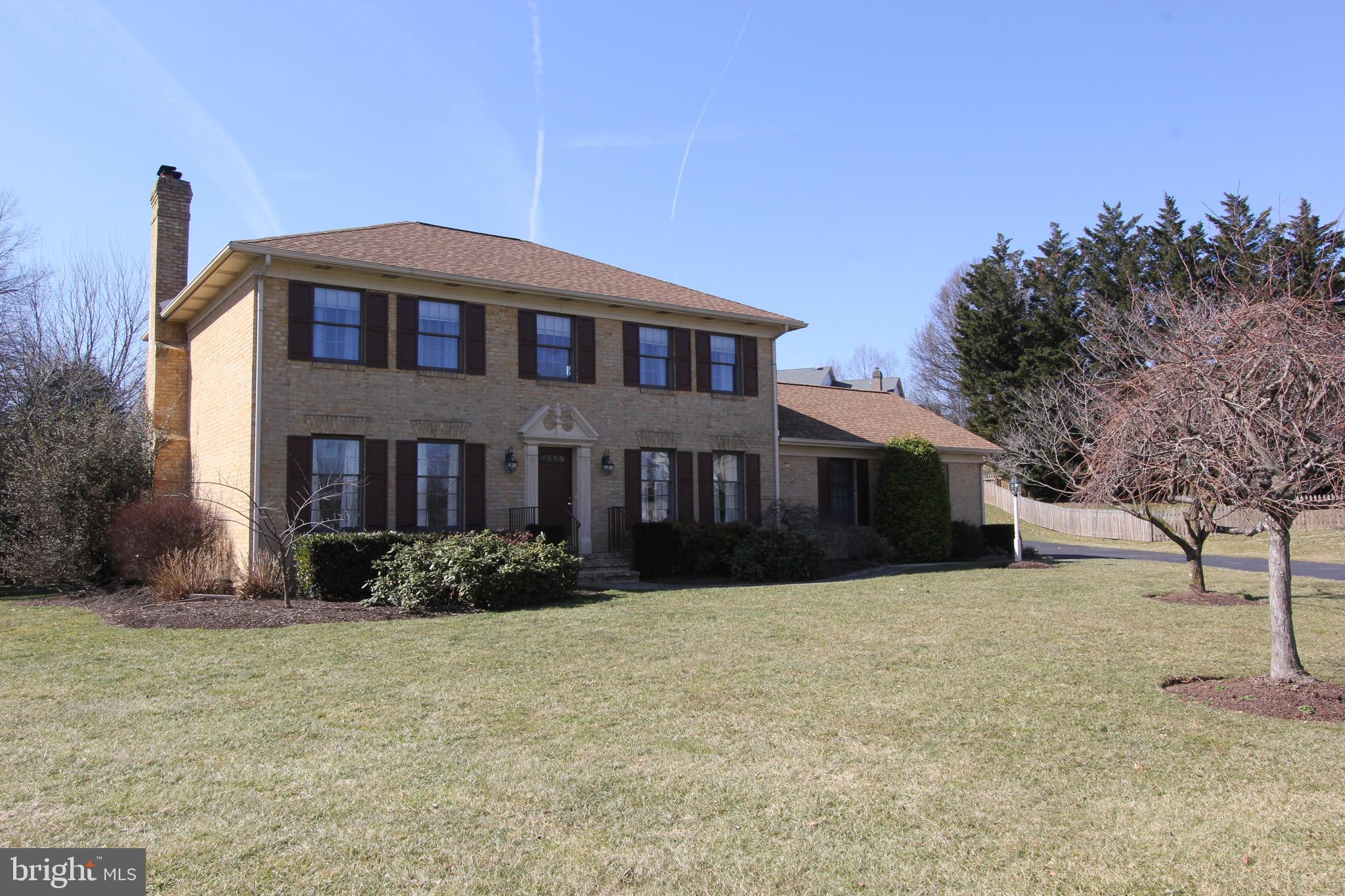 8100 Laurel Ridge Road Frederick, MD 21702 - Photo 5 of 53 All brick home with 2-car sideload garage