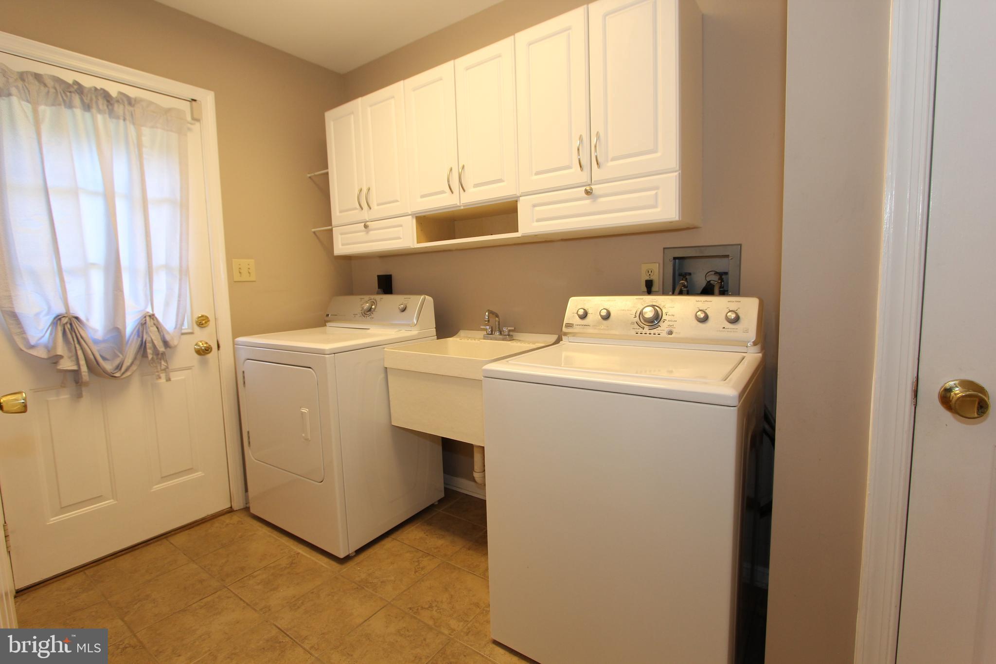 8100 Laurel Ridge Road Frederick, MD 21702 - Photo 41 of 53 Spacious main level laundry room