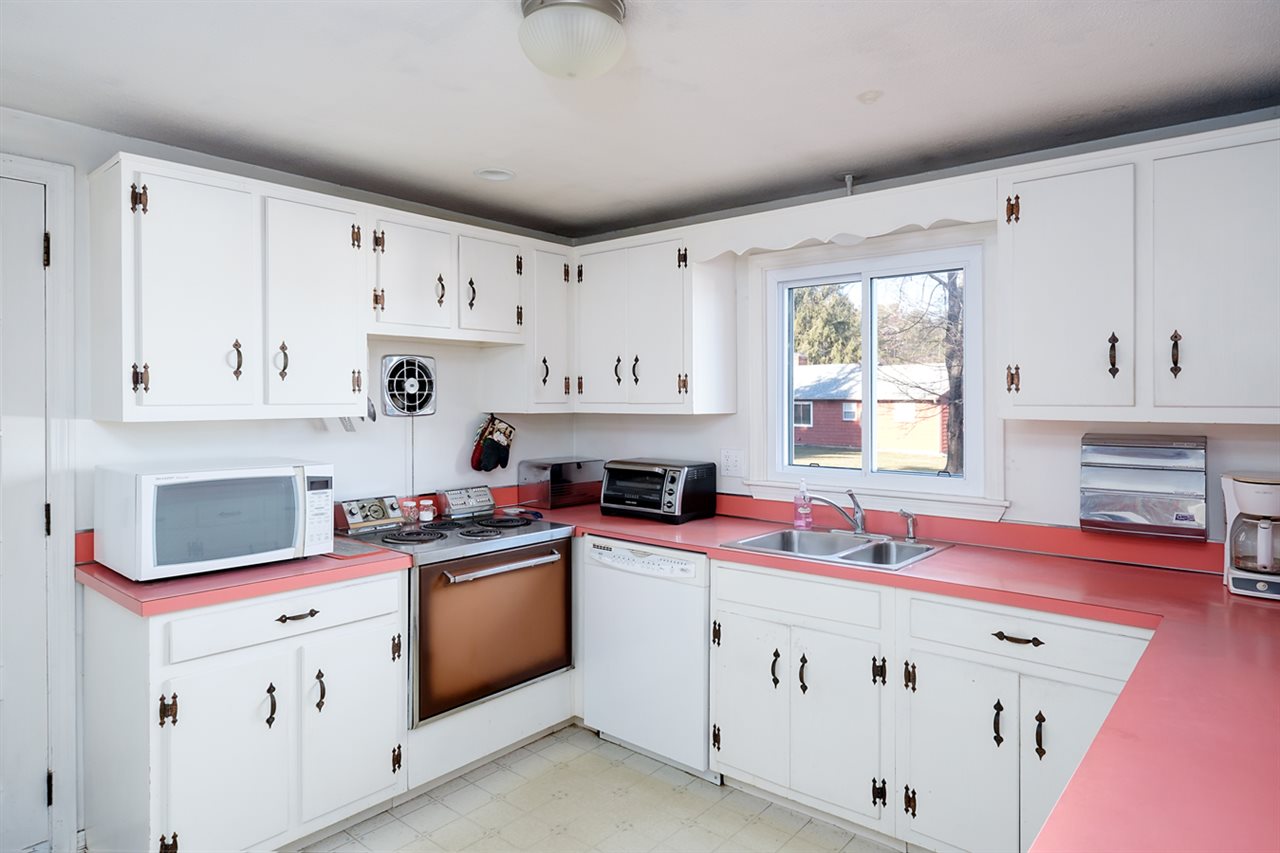 16 Stevens Road North Hampton, NH 03862 - Photo 3 of 34 Gallery Image 3