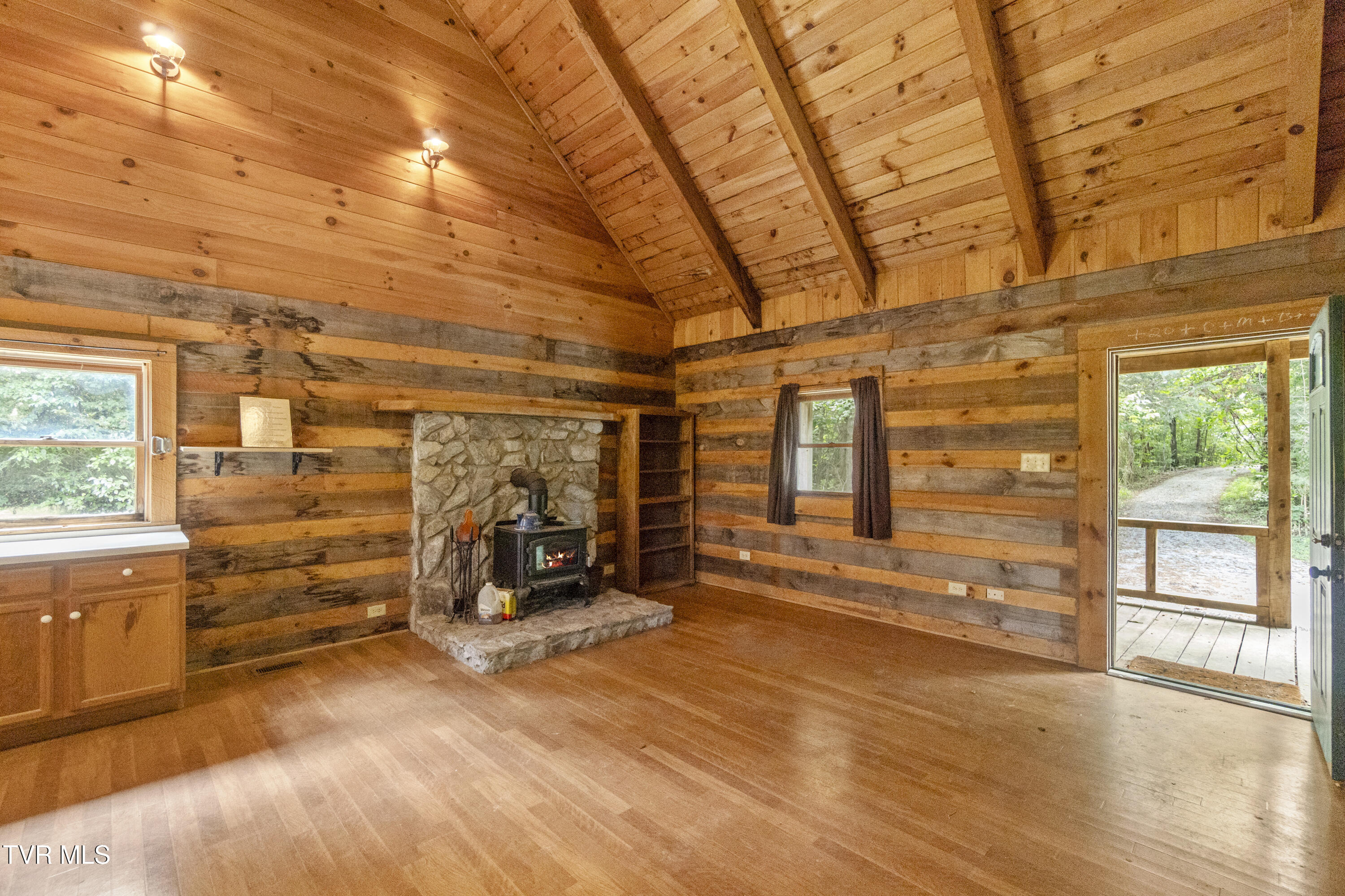 635 Ricker Road Greeneville, TN 37743 - Photo 3 of 42 3