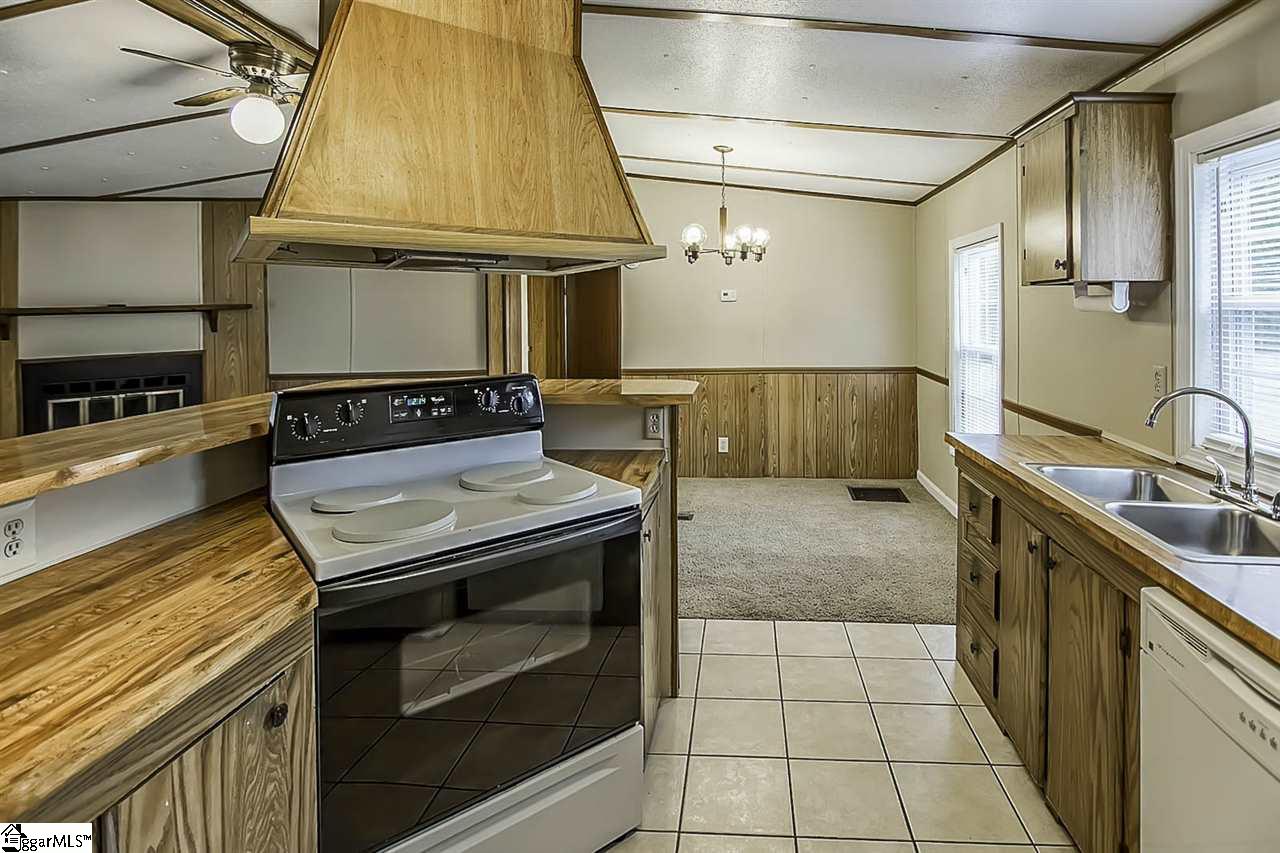 143 Corey Road Gray Court, SC 29645 - Photo 3 of 28