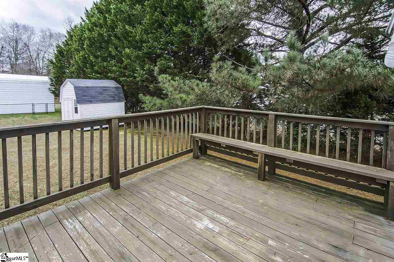 143 Corey Road Gray Court, SC 29645 - Photo 4 of 28