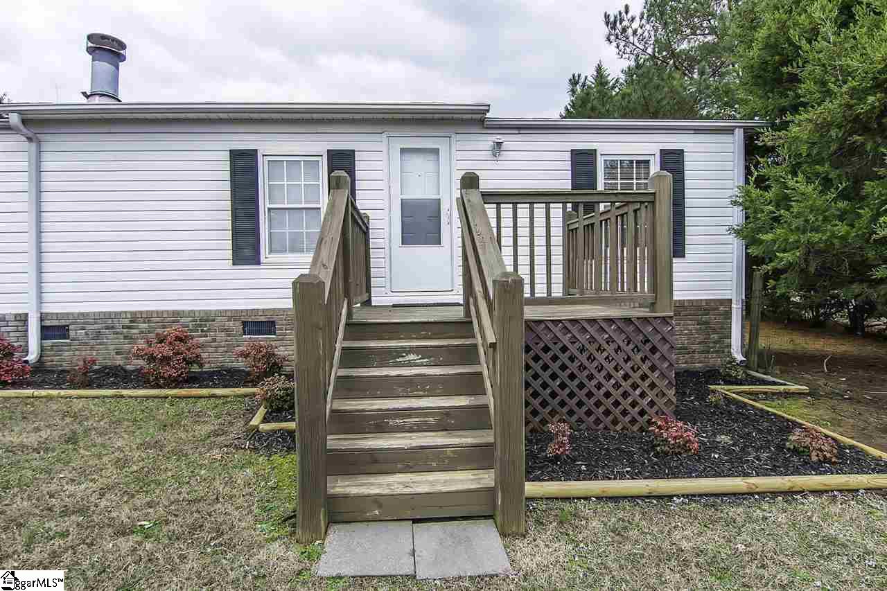 143 Corey Road Gray Court, SC 29645 - Photo 9 of 28