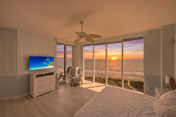 $1,000,000 | 2900 N Highway, Hutchinson Island, FL 34949