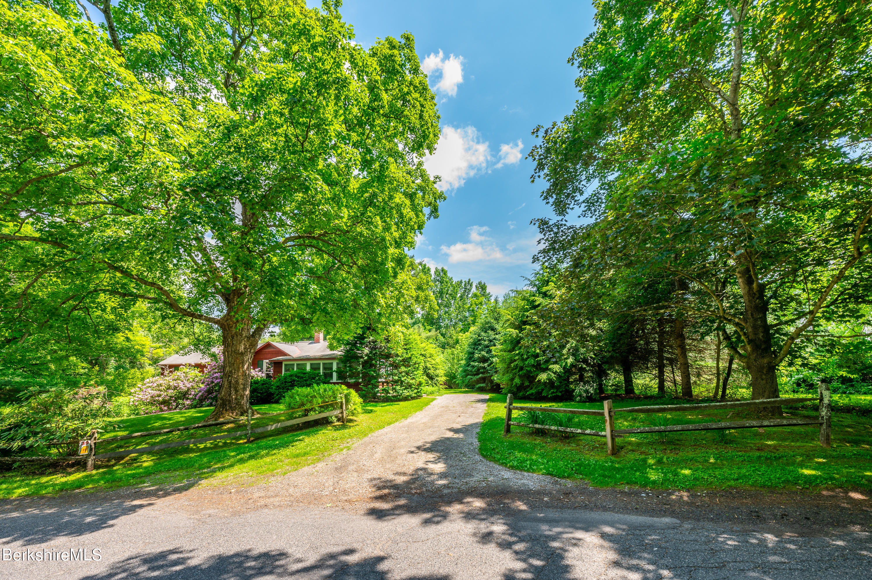 39 Farm View Road Sheffield, MA 01257 - Photo 2 of 31 Driveway