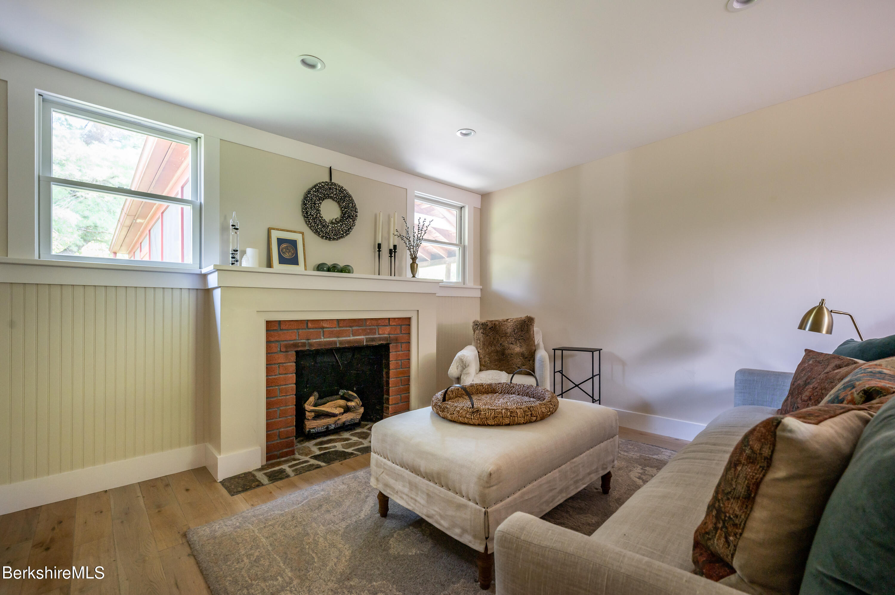 39 Farm View Road Sheffield, MA 01257 - Photo 11 of 31 Living area