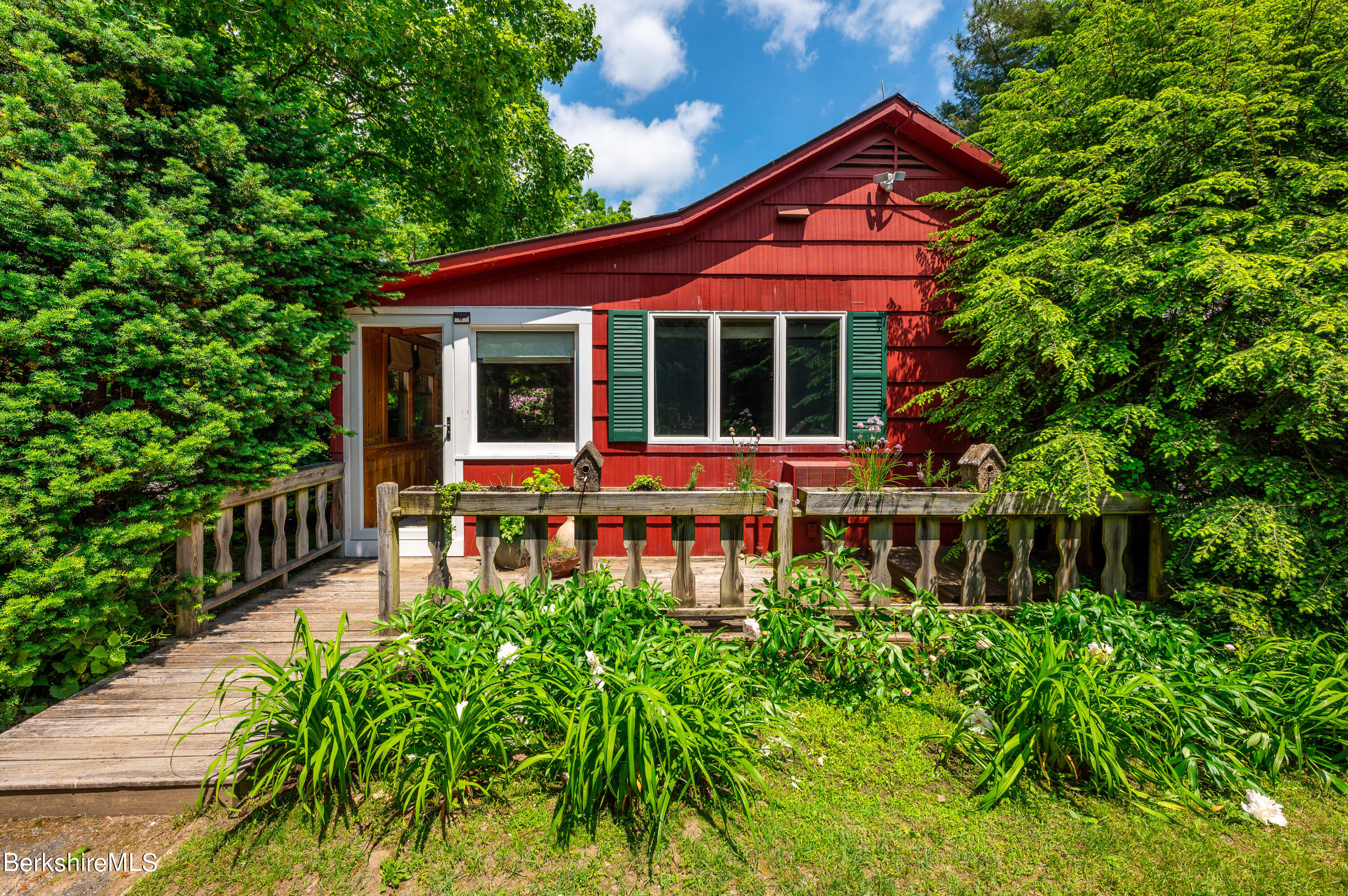 39 Farm View Road Sheffield, MA 01257 - Photo 25 of 31 Side deck