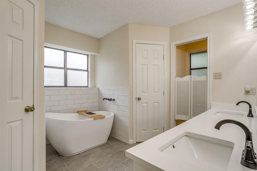 8613 Silver Creek Road White Settlement, TX 76108 - Photo 18 of 40 a bathroom with a bathtub and shower