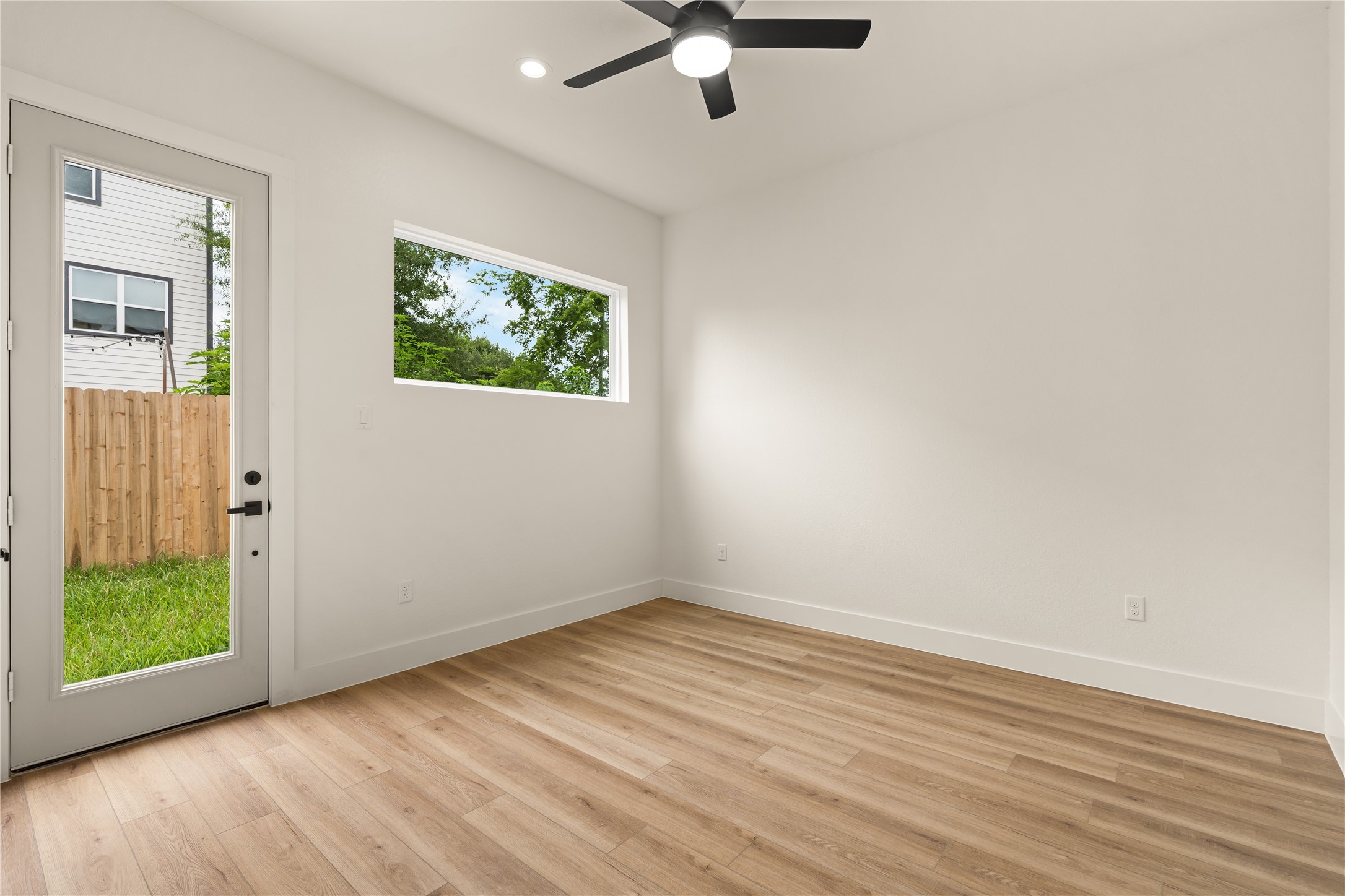 3539 Mainer Street, Unit B Houston, TX 77021 - Photo 29 of 29 Full bedroom on the main level — rare flexibility South Union floor plans don't offer