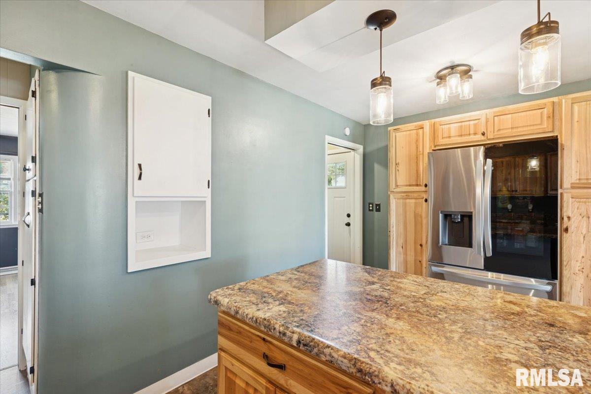 923 Pershing Boulevard Clinton, IA 52732 - Photo 12 of 29 Gallery Image 12