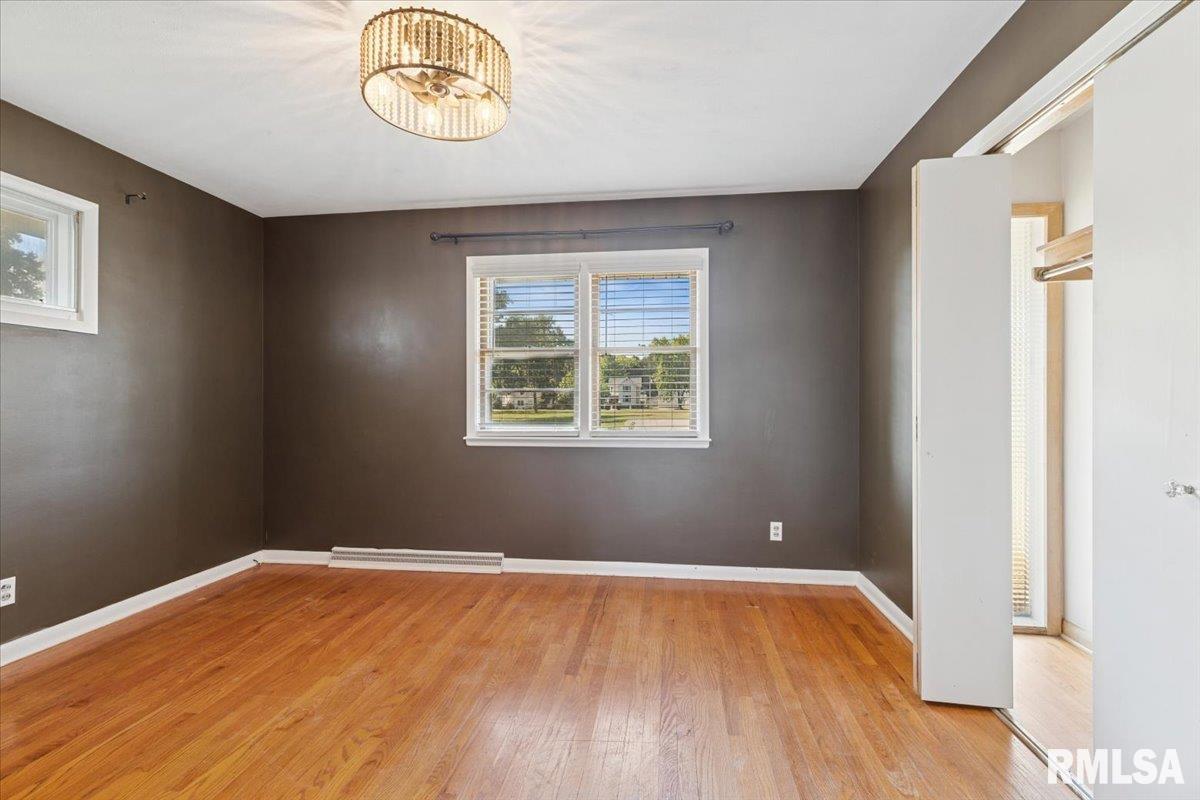 923 Pershing Boulevard Clinton, IA 52732 - Photo 17 of 29 Gallery Image 17