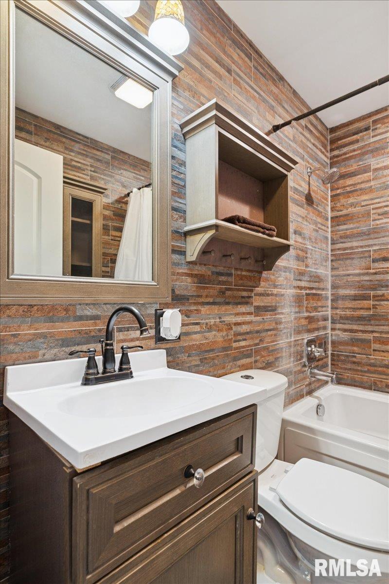923 Pershing Boulevard Clinton, IA 52732 - Photo 21 of 29 Gallery Image 21