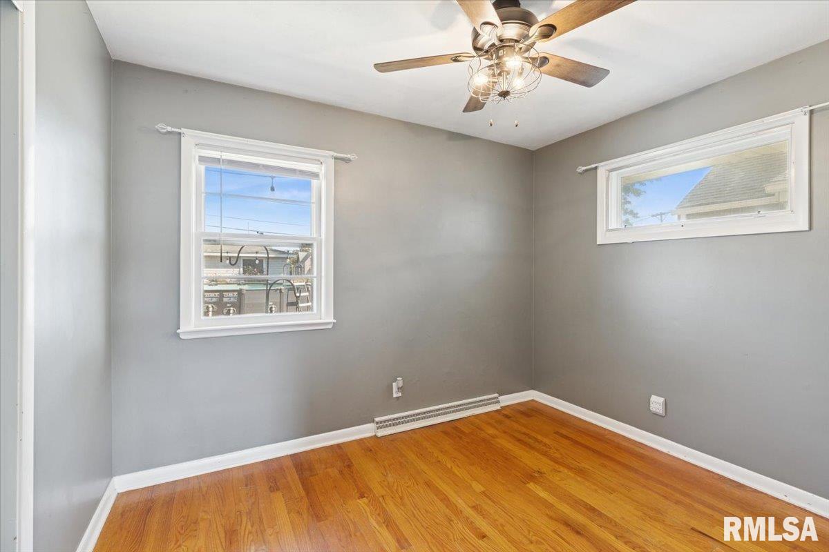 923 Pershing Boulevard Clinton, IA 52732 - Photo 22 of 29 Gallery Image 22