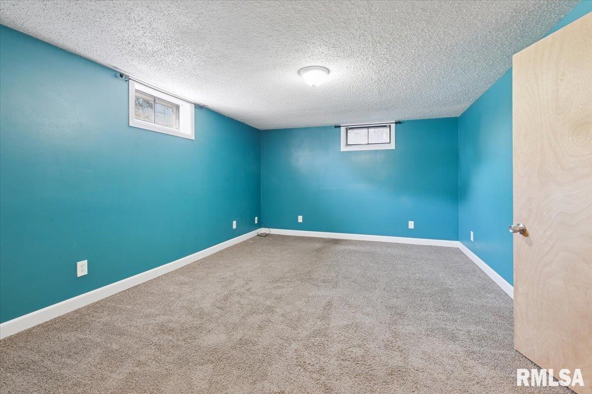 923 Pershing Boulevard Clinton, IA 52732 - Photo 24 of 29 Gallery Image 24