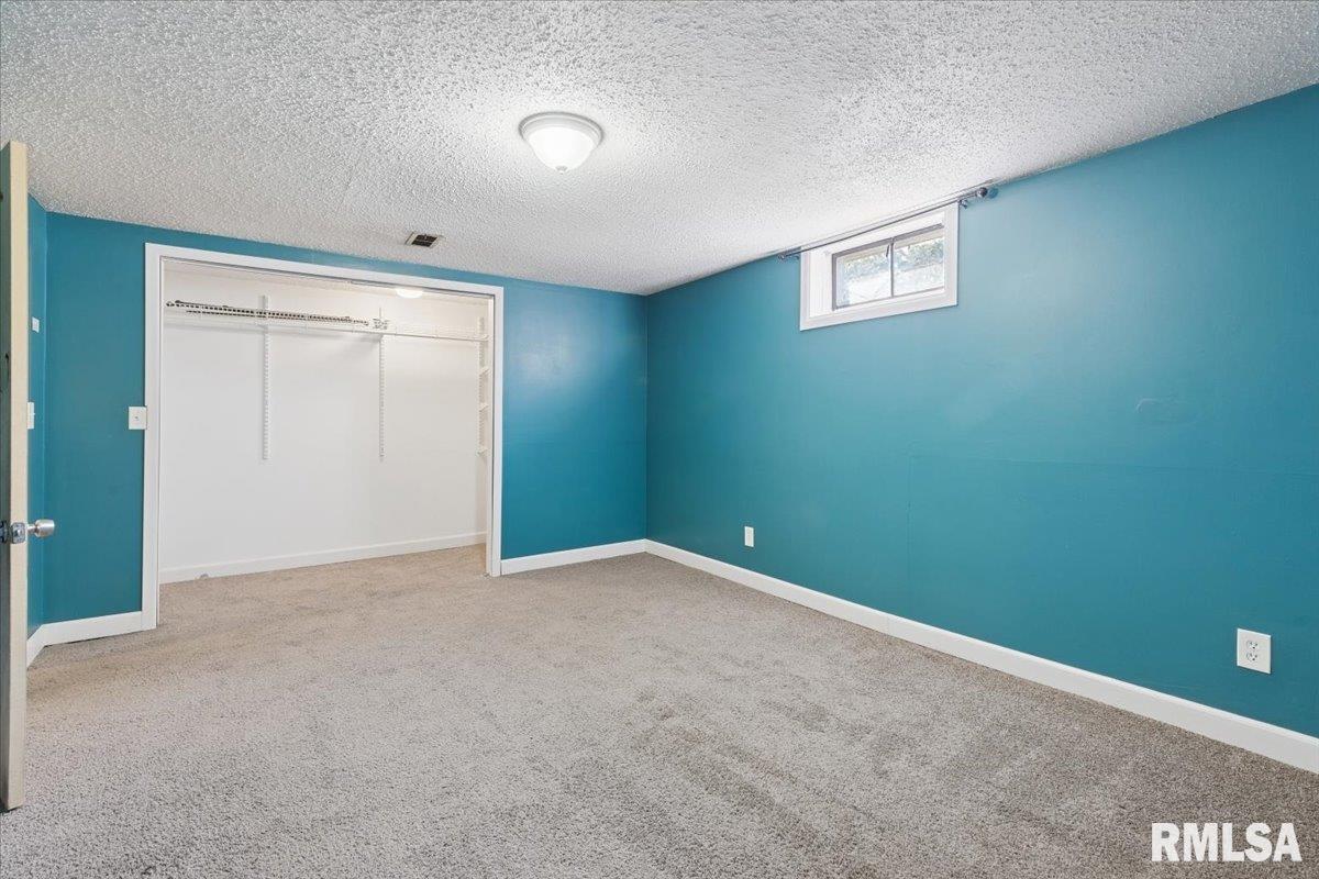 923 Pershing Boulevard Clinton, IA 52732 - Photo 25 of 29 Gallery Image 25