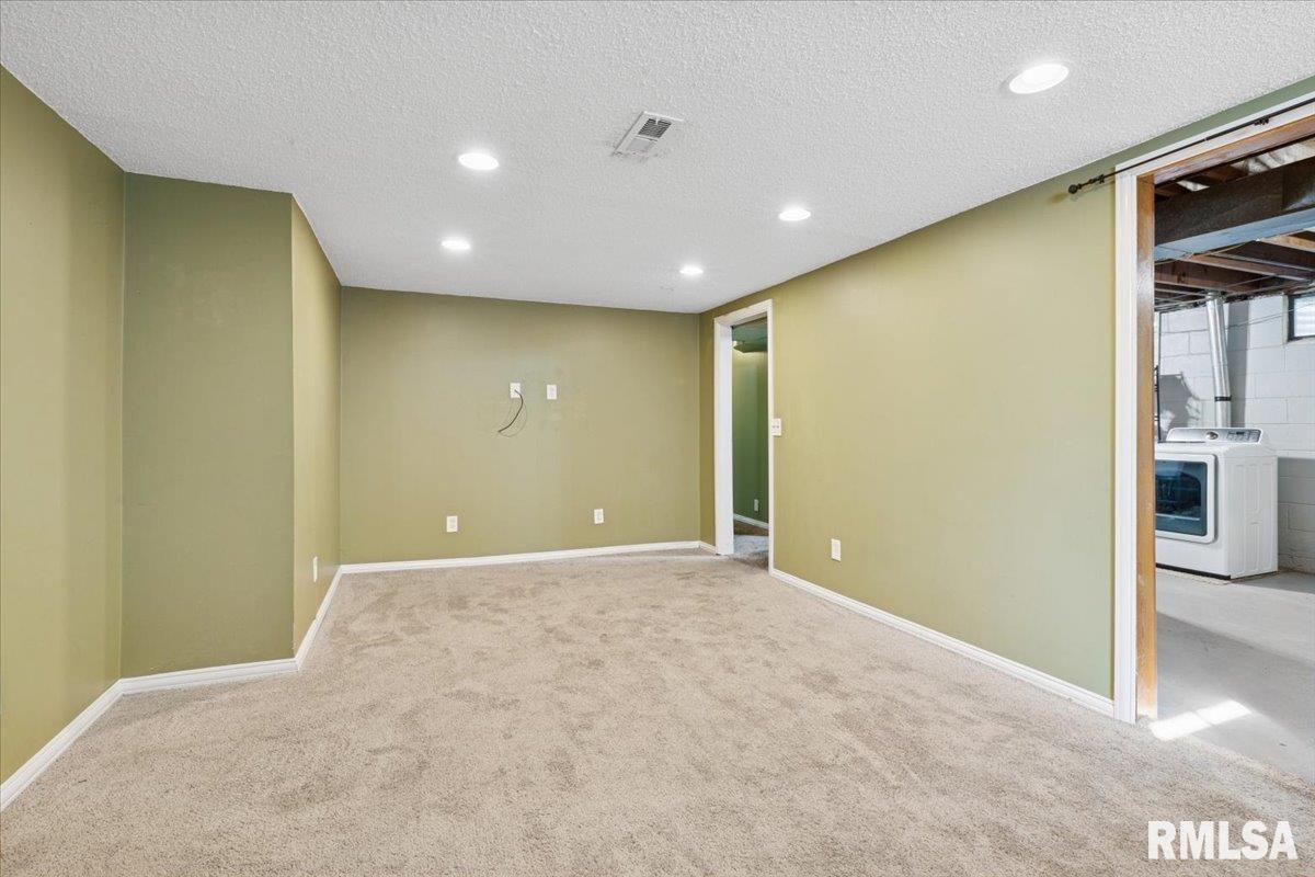 923 Pershing Boulevard Clinton, IA 52732 - Photo 26 of 29 Gallery Image 26