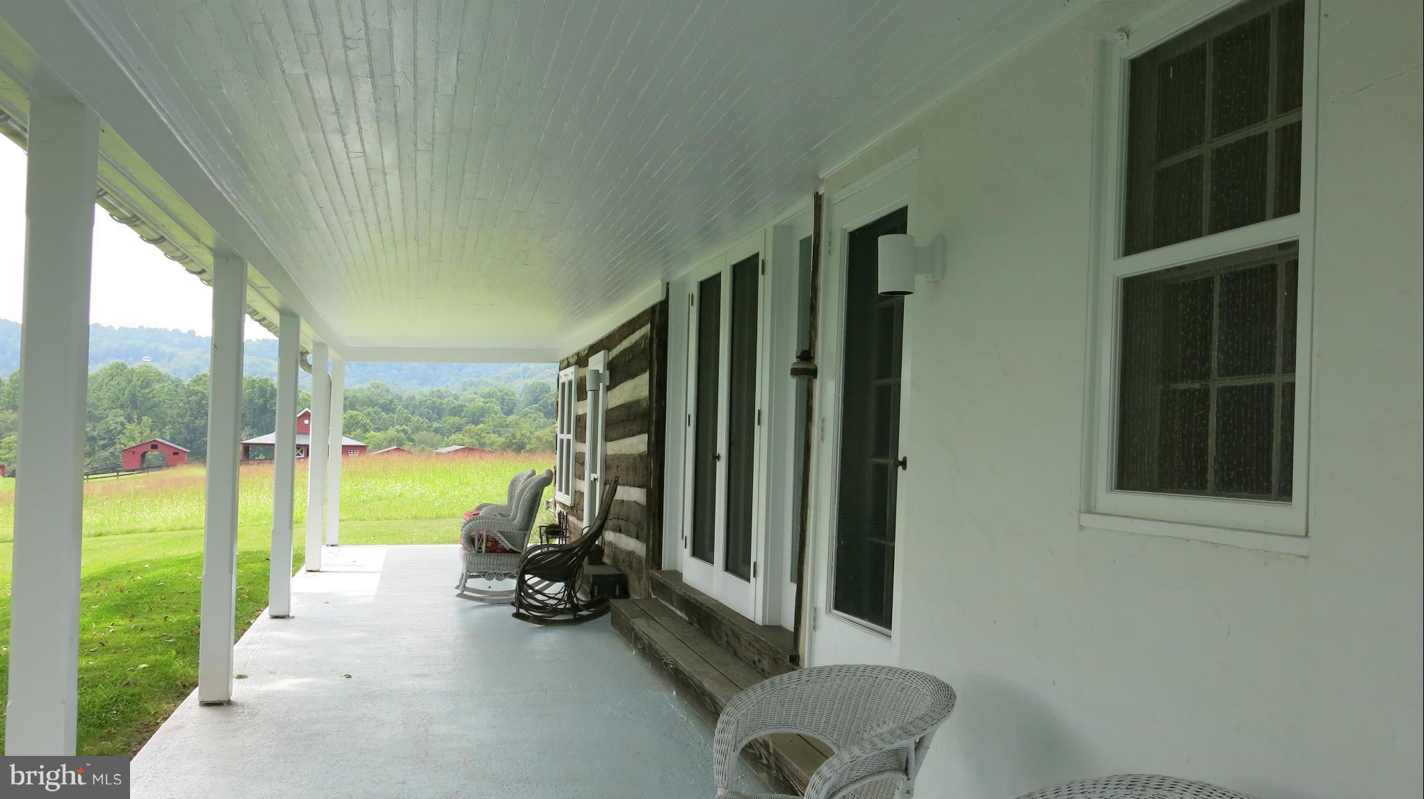 678 Bessie Bell Mountain Road Castleton, VA 22716 - Photo 4 of 30 Exterior (Front)