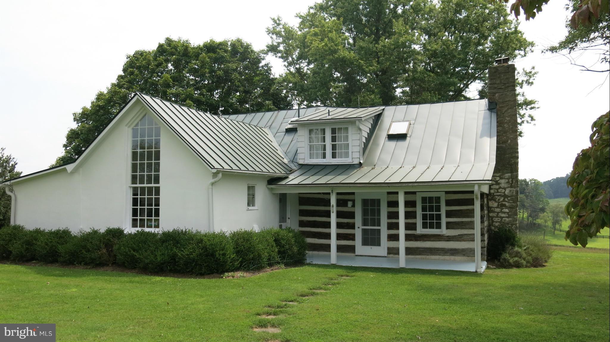 678 Bessie Bell Mountain Road Castleton, VA 22716 - Photo 5 of 30 Exterior (Rear)