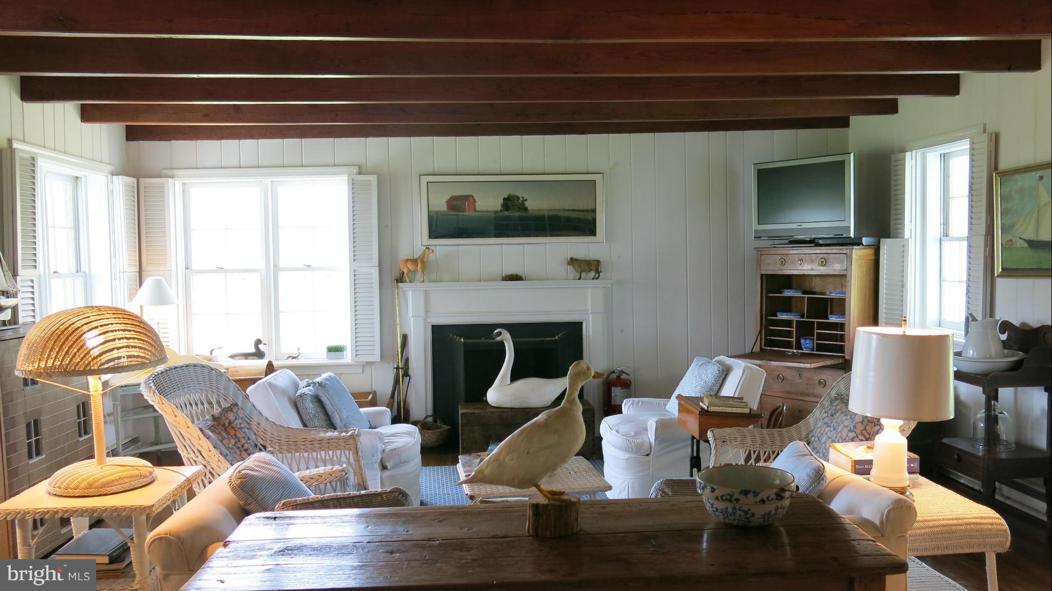 678 Bessie Bell Mountain Road Castleton, VA 22716 - Photo 7 of 30 Living Room