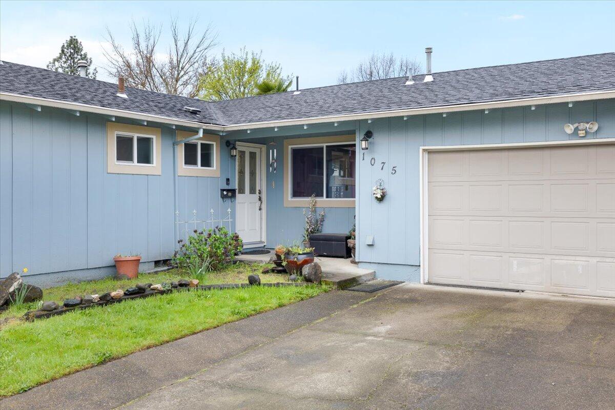 1075 North 5th Street Central Point, OR 97502 - Photo 1 of 24 Gallery Image 1