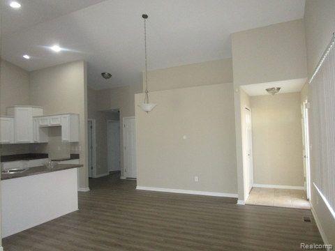 26060 Mariners Point New Baltimore, MI 48051 - Photo 5 of 8