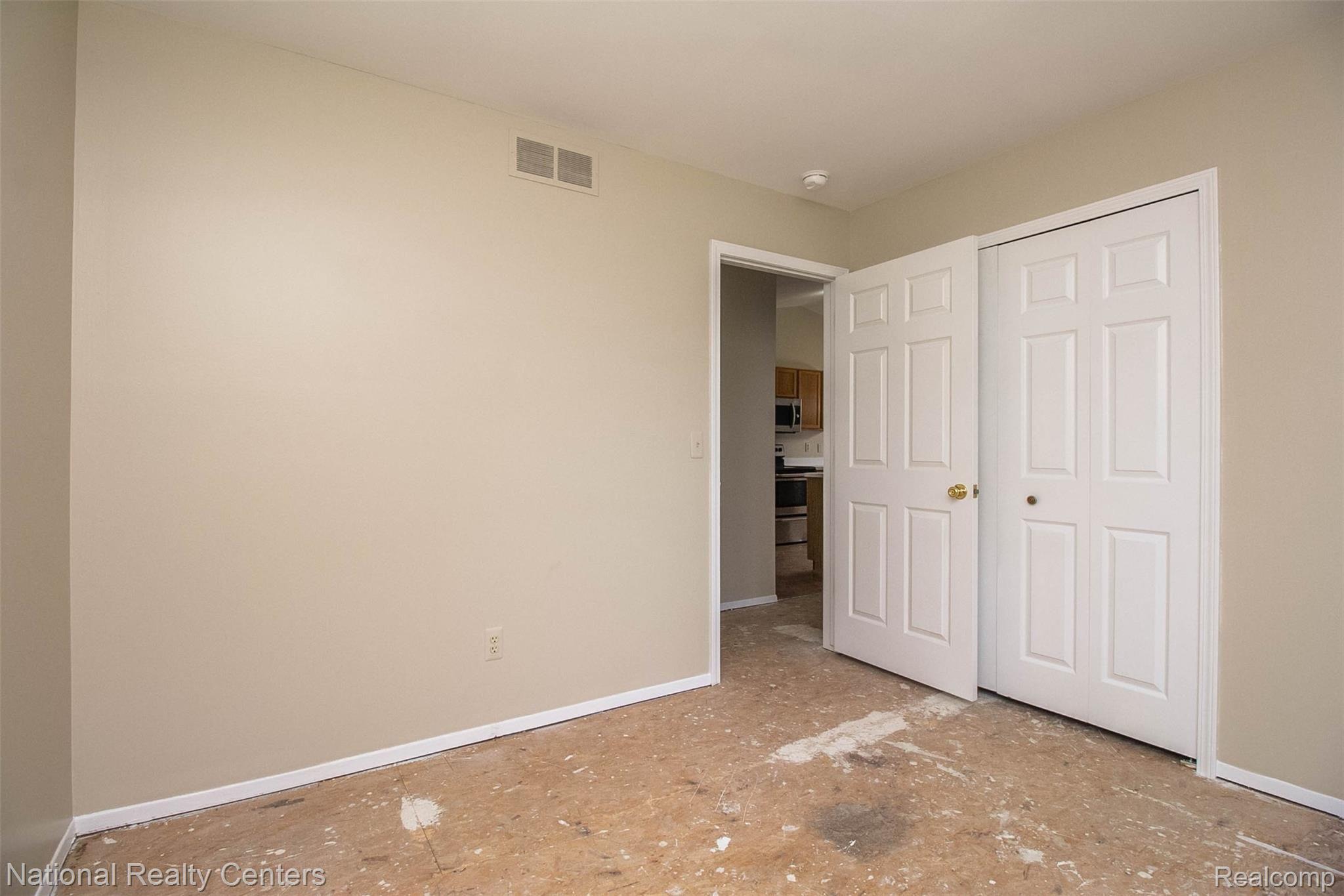 70 Pine Tree Ridge, Unit 27 Waterford, MI 48327 - Photo 19 of 28 19.jpg