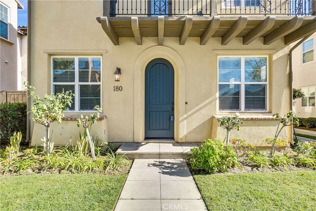 180 Heartwood Way Anaheim, CA 92801 - Photo 4 of 38 a front view of a house with a yard