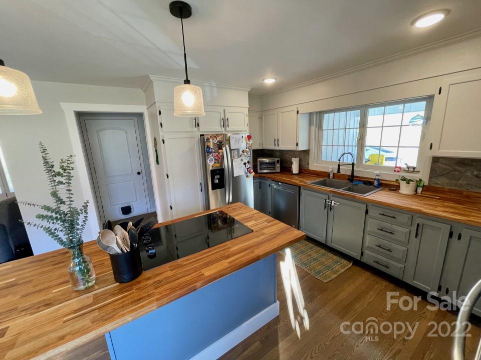 2311 Pigeon Road Waynesville, NC 28786 - Photo 8 of 23 Gallery Image 8