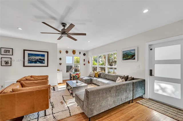 $2,095,000 | 3535 West Glencoe Street, Miami, FL 33133