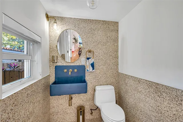 $2,095,000 | 3535 West Glencoe Street, Miami, FL 33133