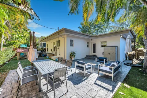 $1,699,000 | 3535 West Glencoe Street, Miami, FL 33133