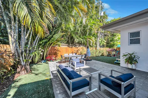 $1,699,000 | 3535 West Glencoe Street, Miami, FL 33133