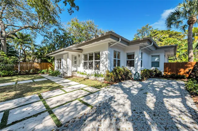 $2,095,000 | 3535 West Glencoe Street, Miami, FL 33133
