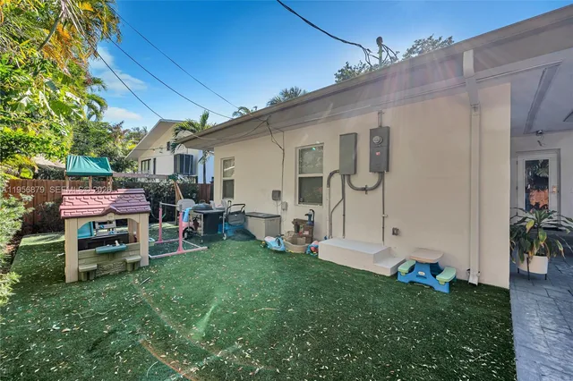 $2,095,000 | 3535 West Glencoe Street, Miami, FL 33133