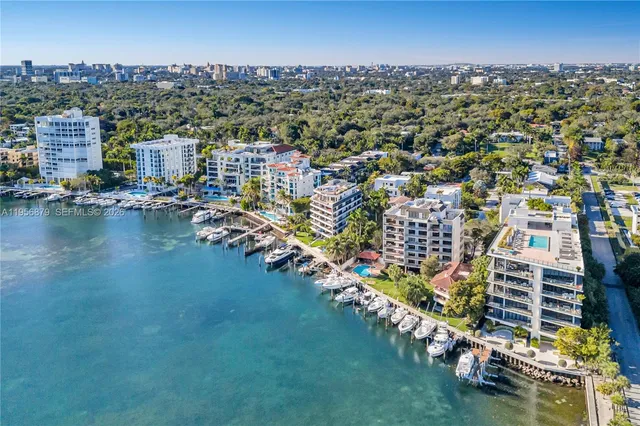 $2,095,000 | 3535 West Glencoe Street, Miami, FL 33133