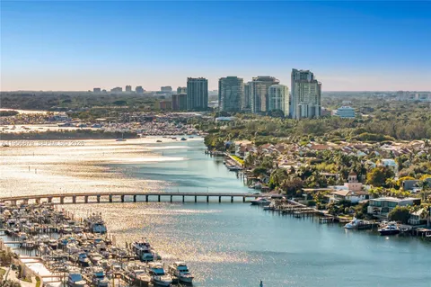 $2,095,000 | 3535 West Glencoe Street, Miami, FL 33133