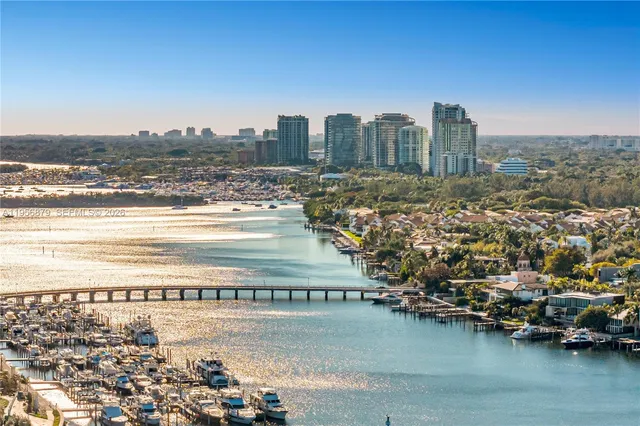 $2,095,000 | 3535 West Glencoe Street, Miami, FL 33133