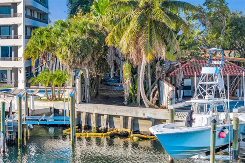 $1,699,000 | 3535 West Glencoe Street, Miami, FL 33133
