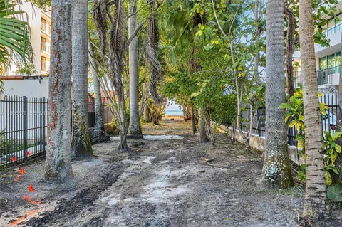 $1,699,000 | 3535 West Glencoe Street, Miami, FL 33133