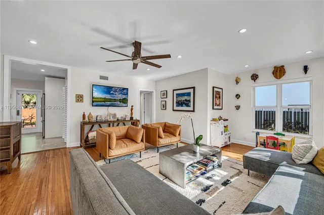 $2,095,000 | 3535 West Glencoe Street, Miami, FL 33133