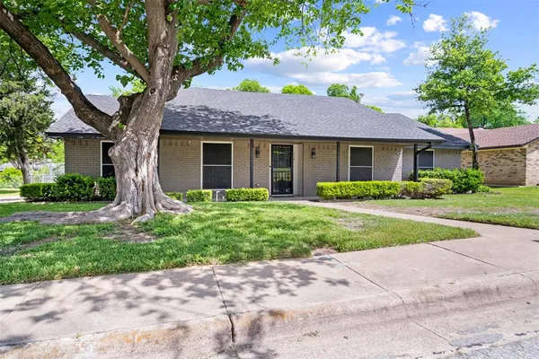 $320,000 | 316 Brookwood Drive, DeSoto, TX 75115