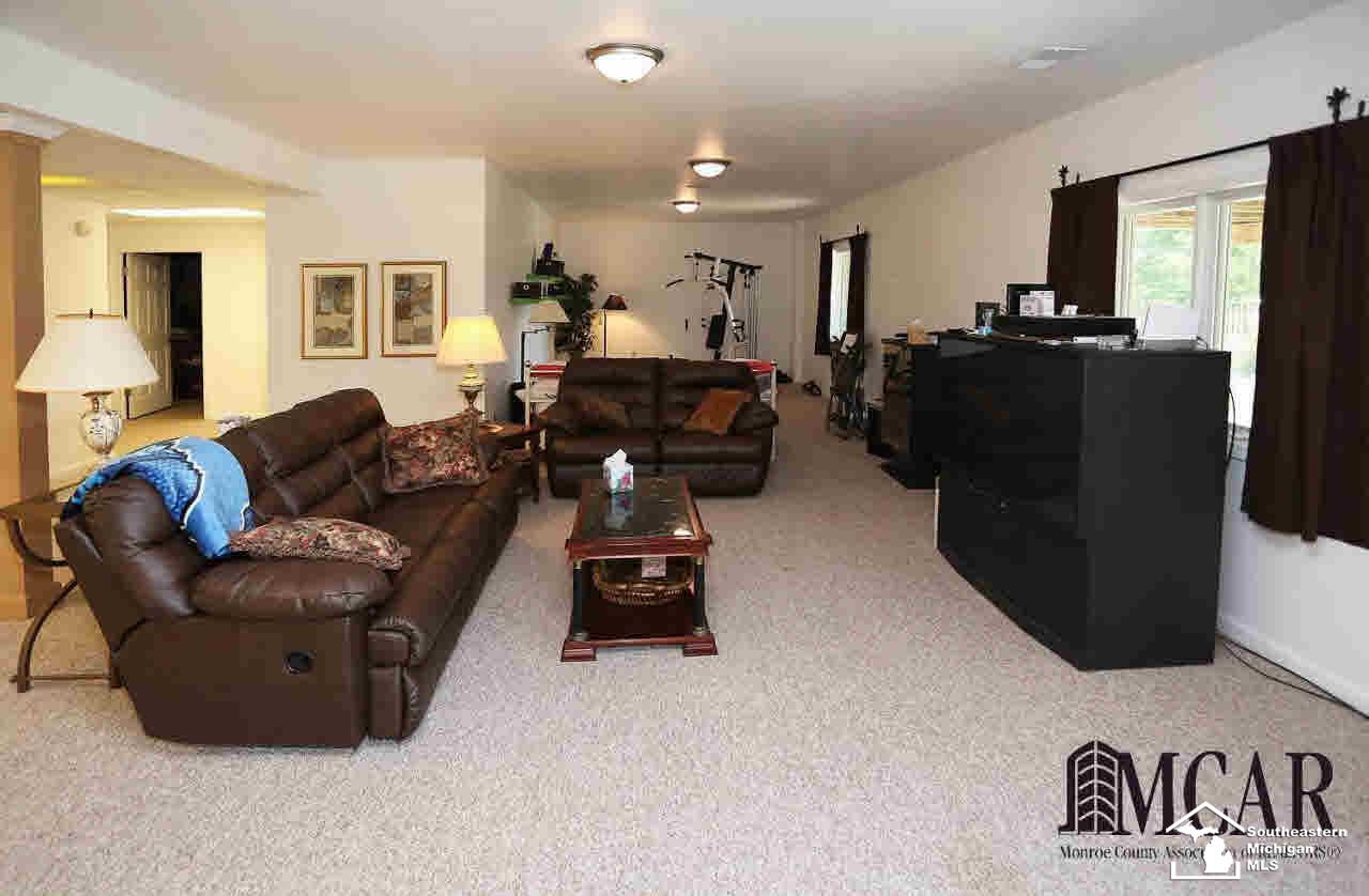 527 Ridge Point Drive Dundee, MI 48131 - Photo 32 of 38 Gallery Image 32