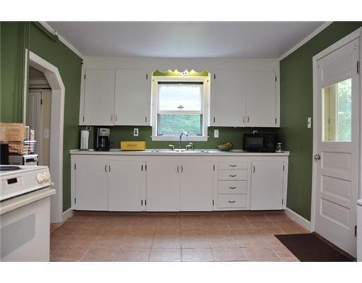 19 Prim Street Portland, ME 04103 - Photo 7 of 12 Kitchen.