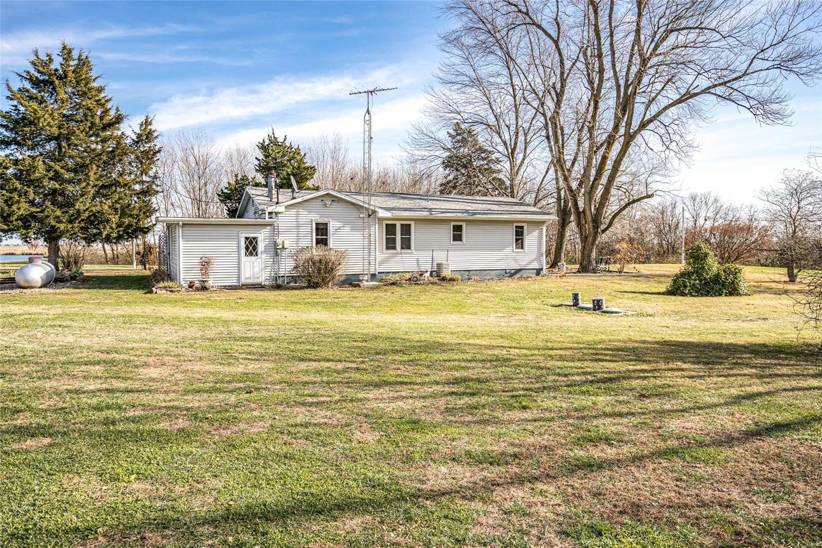 9799 Lake Road Gillespie, IL 62033 - Photo 40 of 72 Gallery Image 40