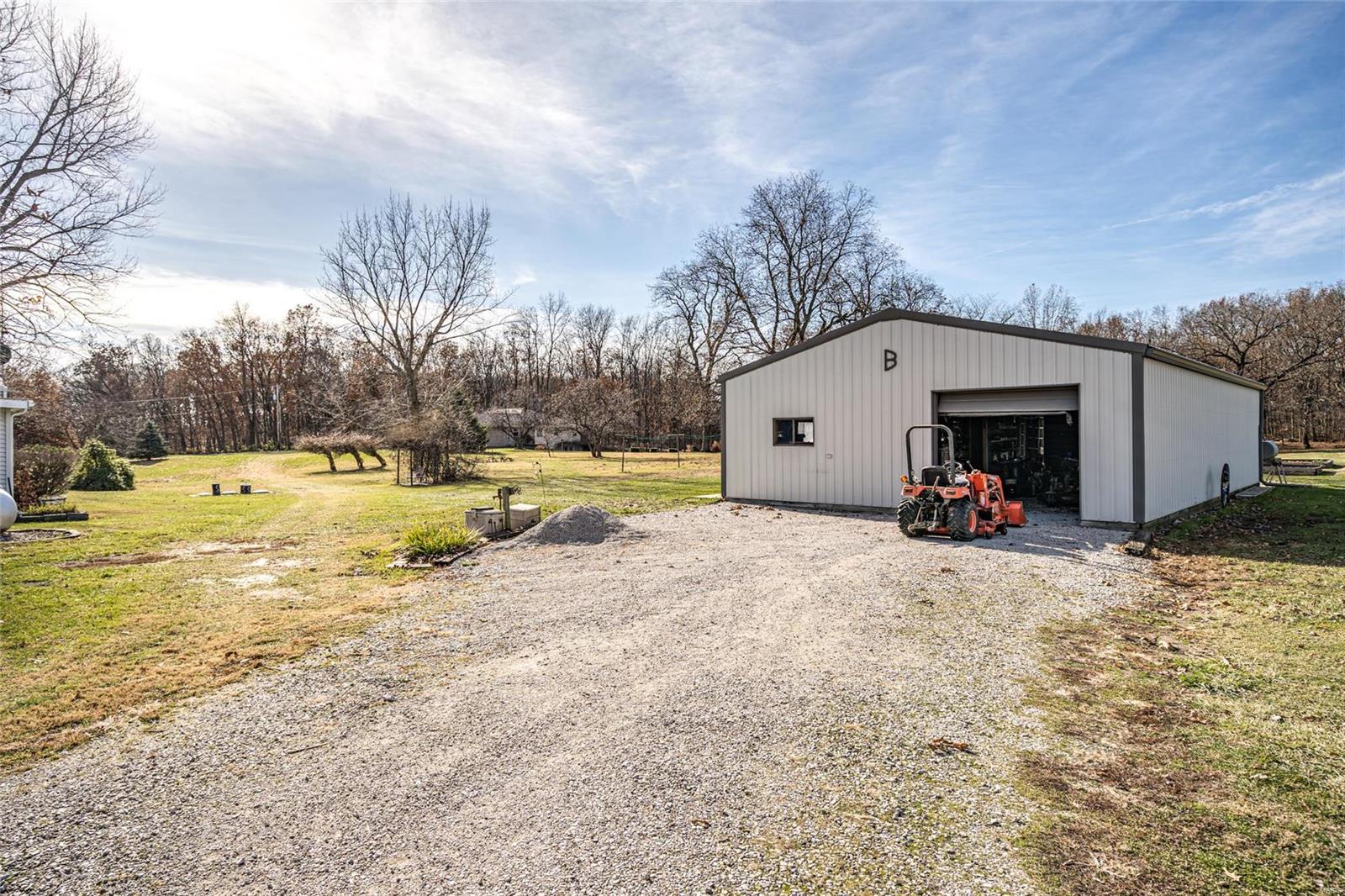 9799 Lake Road Gillespie, IL 62033 - Photo 52 of 72 Gallery Image 52