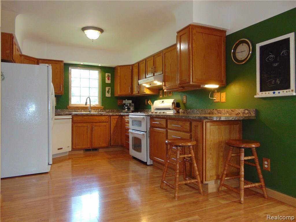 2700 Mohawk Lane Rochester Hills, MI 48306 - Photo 11 of 83