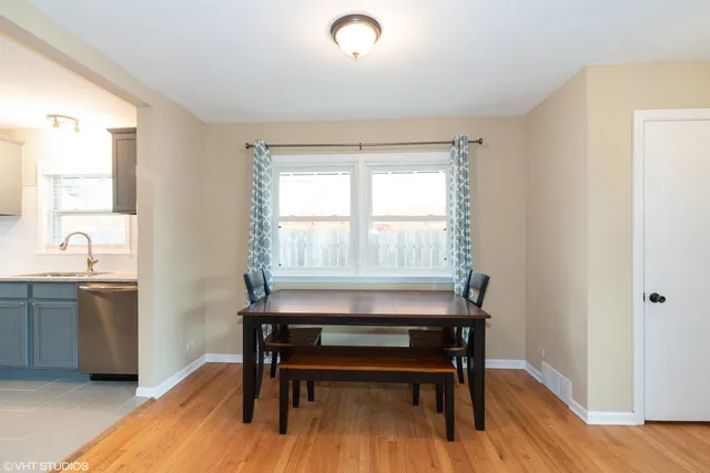 $4,950 | 285 Ridgeland Avenue, Elmhurst, IL 60126